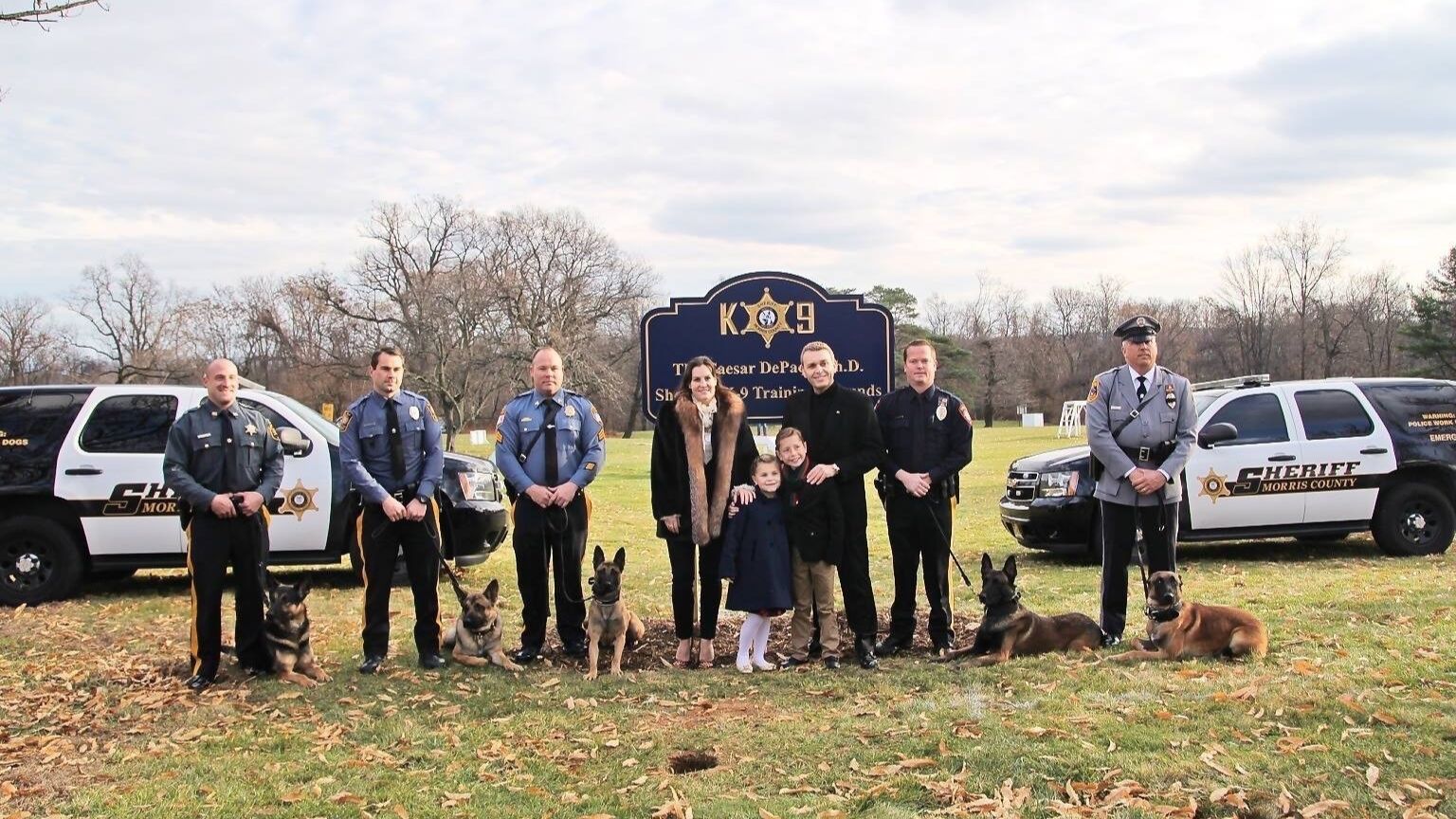 Departamento de Xerife do condado de Morris dedica parque de treino de cães a César DePaço | César DePaço