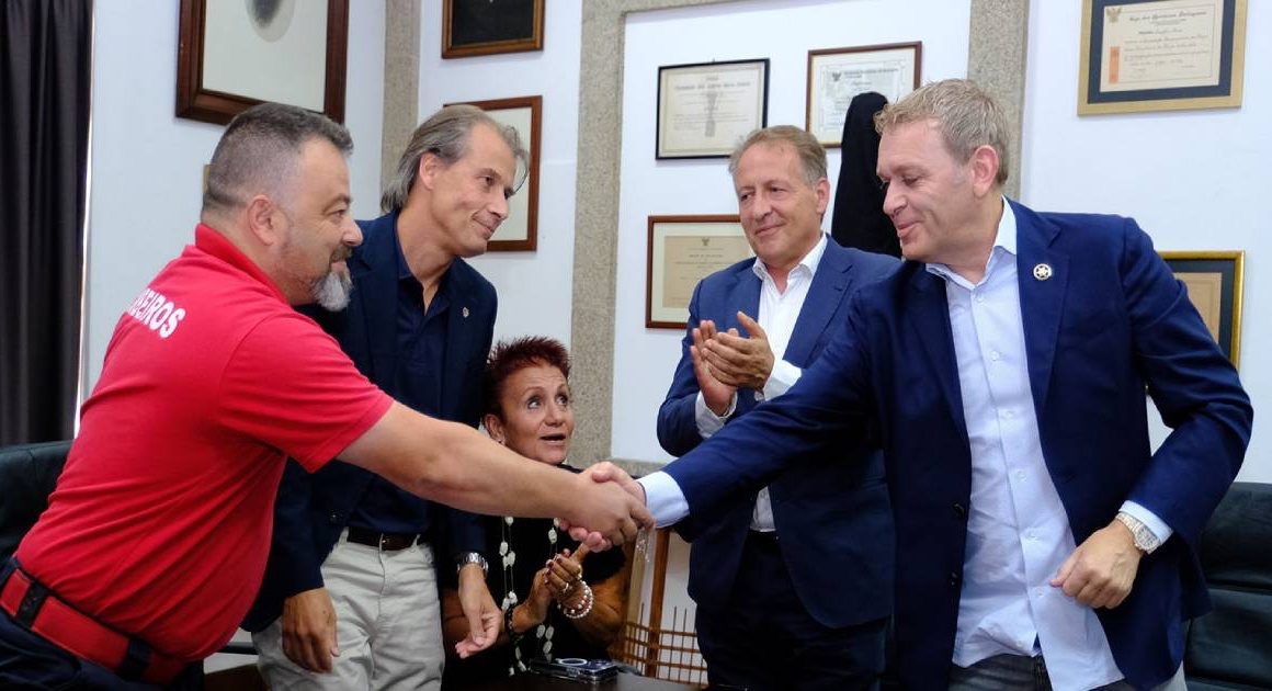Doação de César DePaço aos Bombeiros de Viana