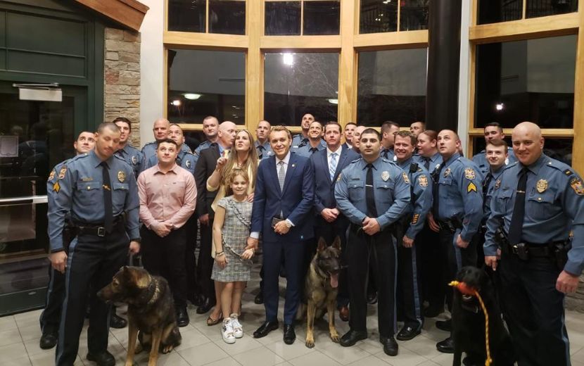 Departamento Policial de Fanwood com a família DePaço