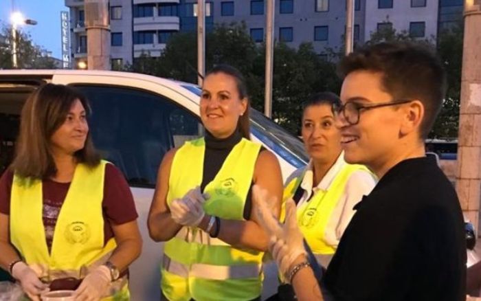 cesar depaco e familia entregam refeicoes